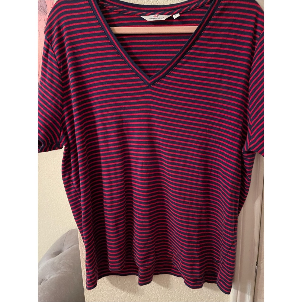 Vineyard Vines blue/red stripped v neck shirt size 2X